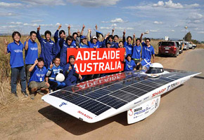 Tokai University solar car is the first car to cross the finish line in the 3,000km-journey "Global Green Challenge" solar car race!